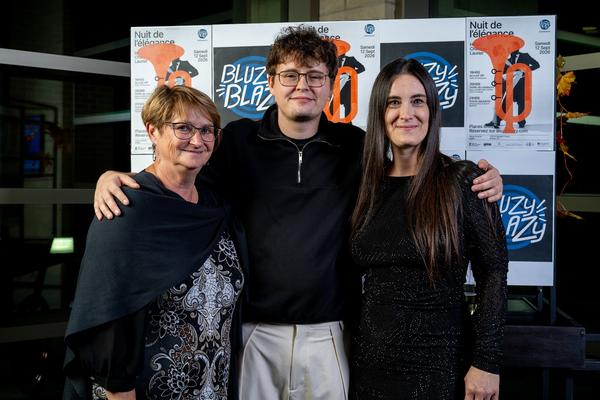 Invités heureux à la Nuit de l'élégance Bluzy Blazy, photo 89 de 155